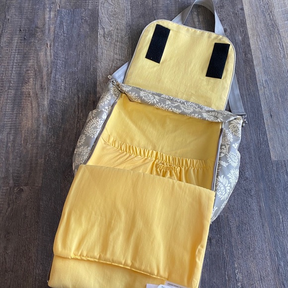 Petunia pickle bottom boxy diaper bag - Picture 3 of 4